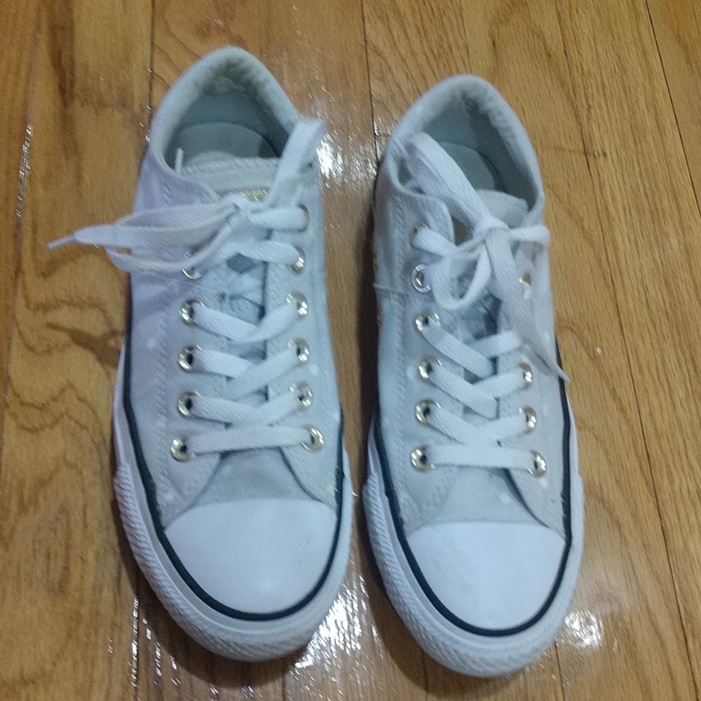 Summer tennis shoes